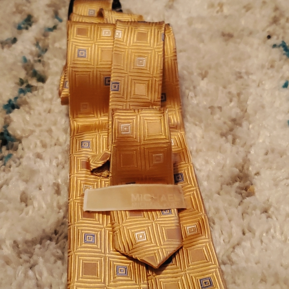 ☆Michael Kors, 100% Silk, Yellow-Gold with blue and white squares Necktie☆